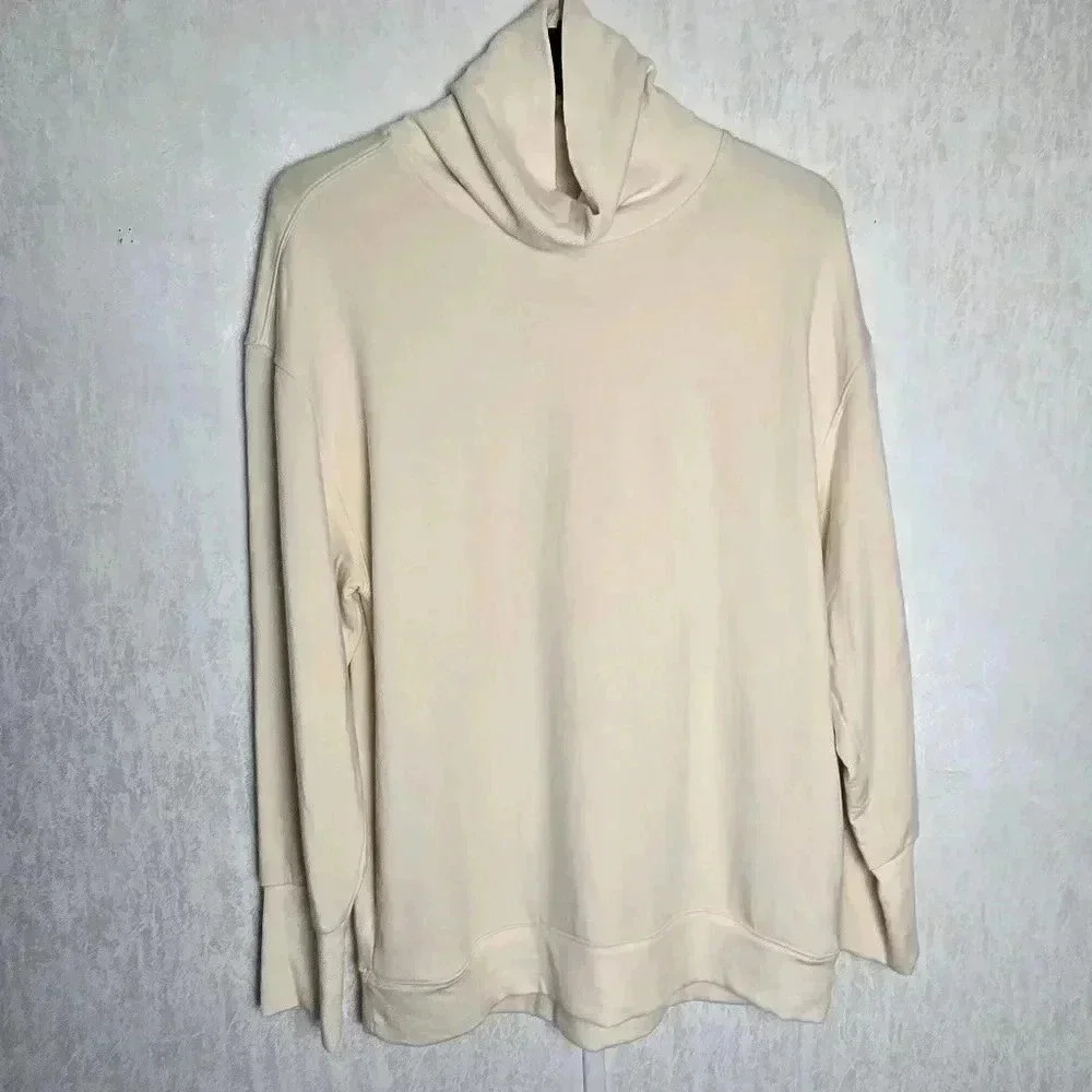 Athleta Womens L Balance Cinch Turtleneck Sweatshirt Chantilly Cream Comfy Layer